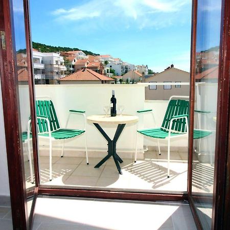 Charming Apartment In Tisno With 2 Bedrooms And Air Conditioning المظهر الخارجي الصورة